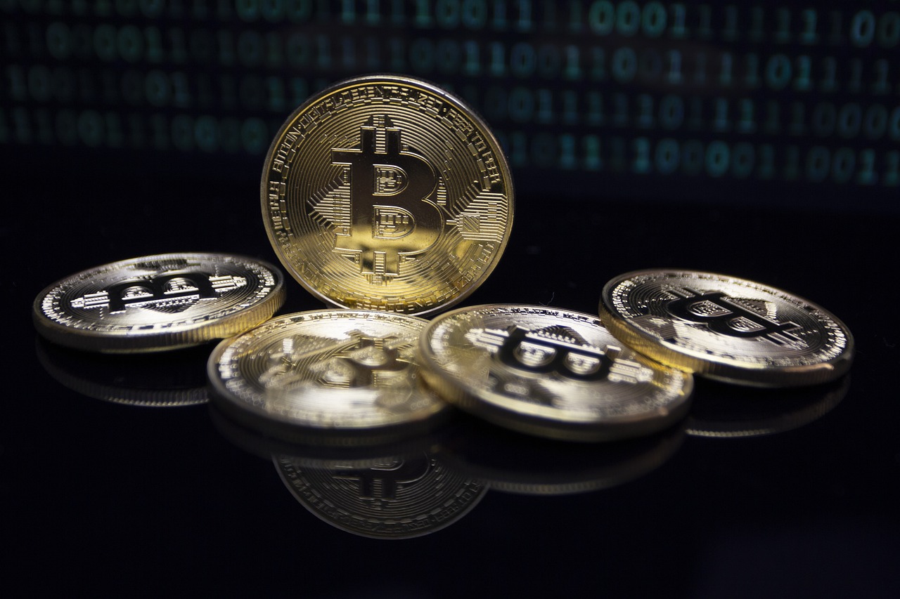 黄金再飙新高！数据：比特币通常在100~150天内跟进拉涨